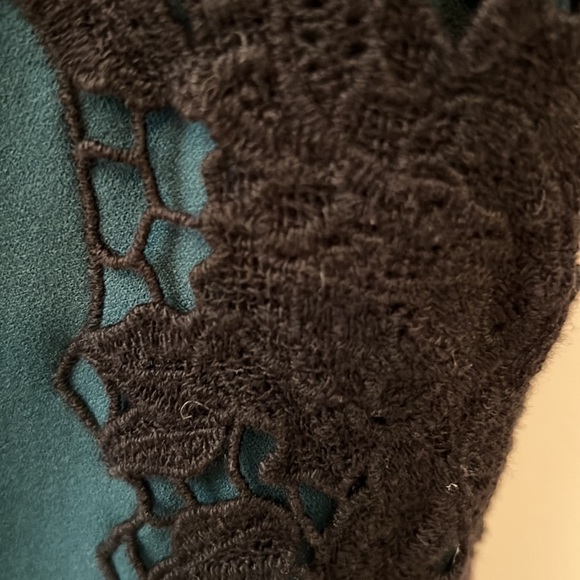 Ann Taylor, XSP, Dark Green Black Lace Casual/Work Shirt. Worn Twice. - Picture 5 of 6